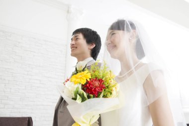 Düğün töreninde mutlu Japon gelin ve damat