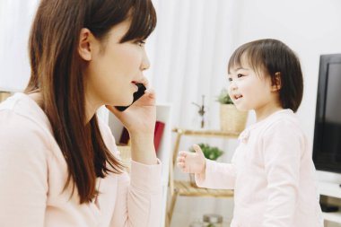 Anne kızı ile Smartphone