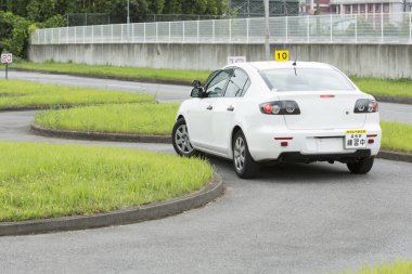 Japonya 'da sürüş dersleri için araba