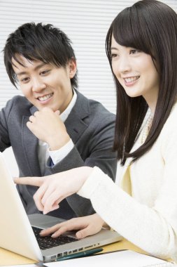 Ofiste çalışan iş adamları. Sabah toplantısı konsepti