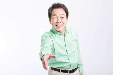 Eli kolu açık kıdemli bir Japon. 