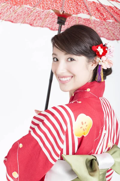 Retrato Hermosa Mujer Japonesa Kimono Con Paraguas Rojo —  Fotos de Stock