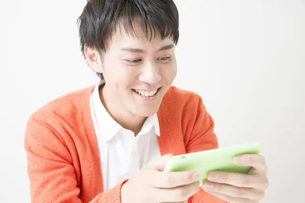 Japonais Utilisant Téléphone Portable Sur Fond Blanc — Photo