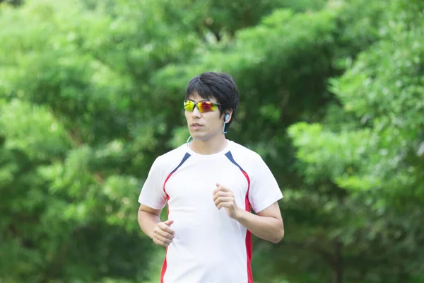 Jovem Bonito Asiático Homem Correndo Parque — Fotografia de Stock