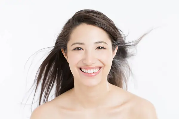 Молодая Счастливая Женщина Летающим Ветром Волосы Изолированы Белом Фоне — стоковое фото