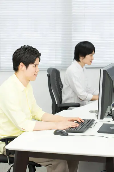 Asiatische Geschäftsleute Arbeiten Büro — Stockfoto
