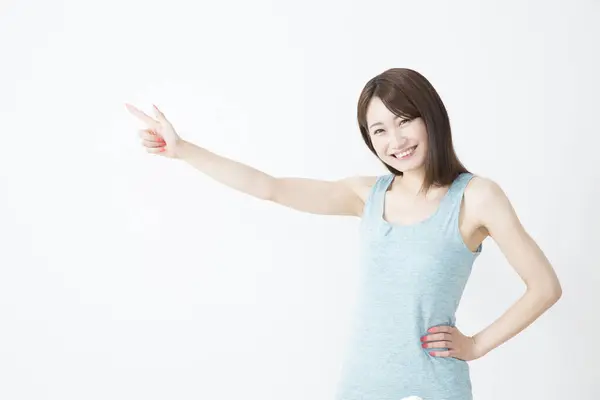 Joven Asiático Mujer Apuntando Derecha — Foto de Stock