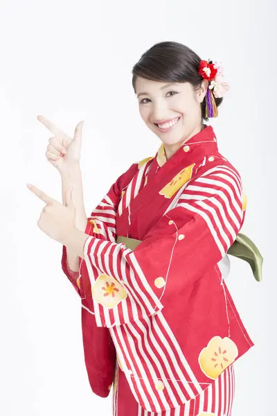 Portret Van Mooie Jonge Vrouw Dragen Traditionele Japanse Kimono — Stockfoto