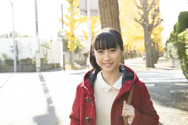 Jovem Menina Japonesa Parque Outono — Fotografia de Stock