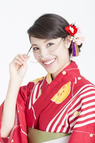 Belle Femme Kimono Rouge Traditionnel Avec Des Lunettes — Photo