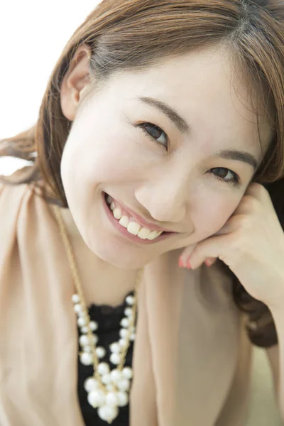 Portret Van Mooie Japanse Vrouw Glimlachen Witte Achtergrond — Stockfoto