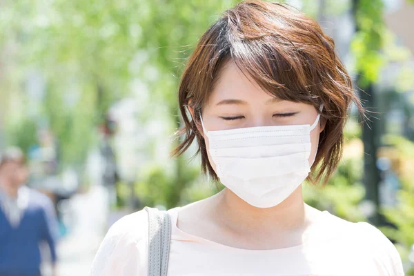 Portret Van Een Jonge Japanse Vrouw Een Beschermend Masker — Stockfoto