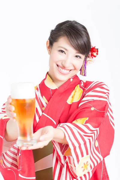 Ung Asiatisk Kvinna Traditionella Japanska Kläder Med Mugg — Stockfoto