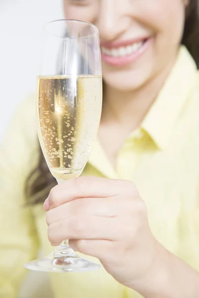 Kvinna Dricka Glas Champagne — Stockfoto