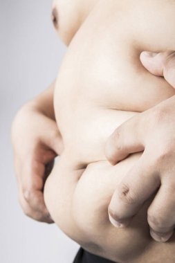 Koca göbekli şişman bir adam. Şişman adam. Stüdyo resmi