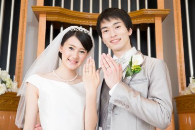 Düğün töreninde mutlu Japon gelin ve damat