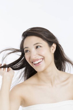 Güzel gülümseyen Asyalı bir kadının portresi. 