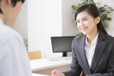 Ofiste çalışan iş adamları