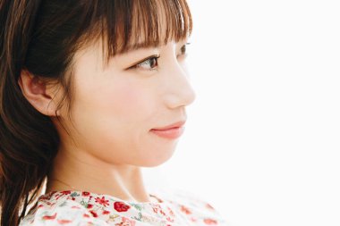 Beyaz arka plan ile Asyalı kız