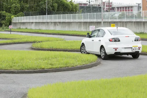 Japonya 'da sürüş dersleri için araba