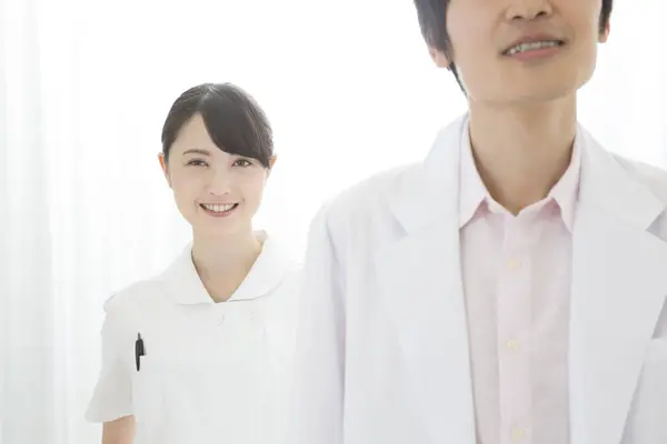 Junge Asiatische Krankenschwester Und Arzt Krankenhausstation — Stockfoto