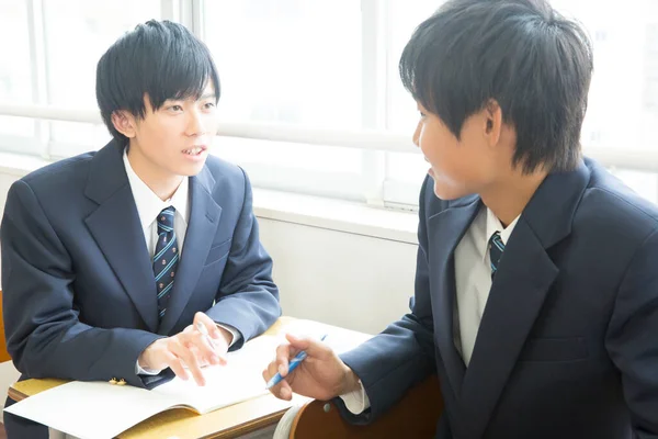 Retrato Estudiantes Japoneses Hablando Aula —  Fotos de Stock