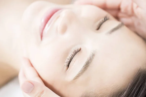 Young Beautiful Japanese Woman Enjoying Facial Massage Spa Center — Stock Photo, Image