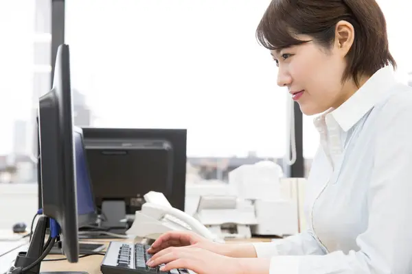 Young Woman Working Office — Stock Photo, Image