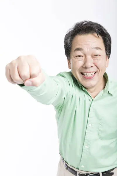 Boldog Idős Japán Férfi Ököllel Fel Elszigetelt Fehér Háttér — Stock Fotó