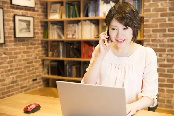 Young Asian Woman Working Office — Stock Photo, Image