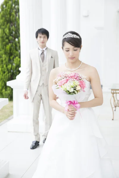 Szép Fiatal Esküvő Házaspár Portréja — Stock Fotó