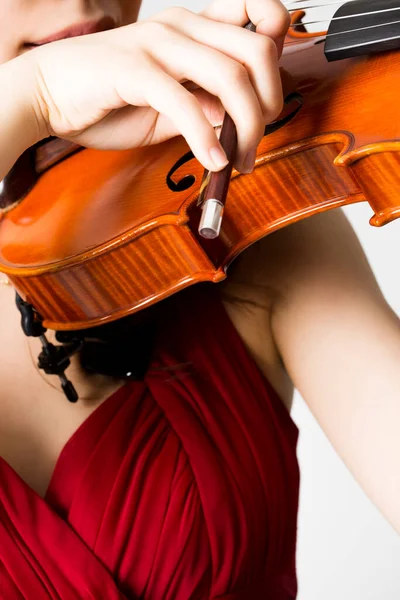 Donna Posa Con Violino Vicino — Foto Stock