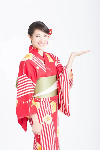Retrato Una Hermosa Mujer Joven Usando Kimono Tradicional Japonés Mostrando —  Fotos de Stock