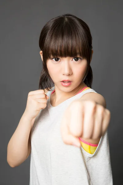 Азиатская Молодая Женщина Бокс Изолированном Фоне — стоковое фото