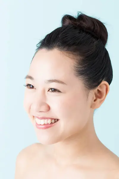 Портрет Красивої Молодої Японської Жінки Ідеальною Шкірою — стокове фото