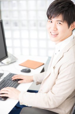 ofiste çalışan iş adamı