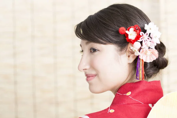 Portræt Smuk Ung Kvinde Iført Traditionel Japansk Kimono - Stock-foto