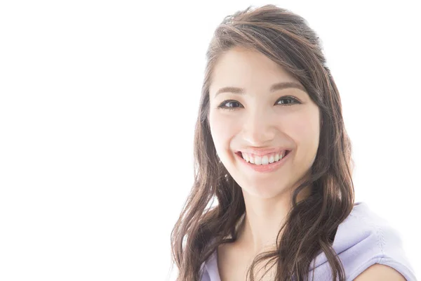 Schöne Japanerin Schaut Auf Kamera Auf Weißem Hintergrund — Stockfoto