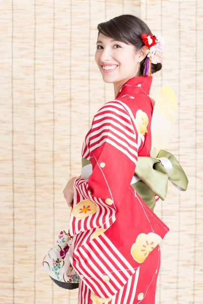 Portret Van Mooie Jonge Vrouw Dragen Traditionele Japanse Kimono — Stockfoto