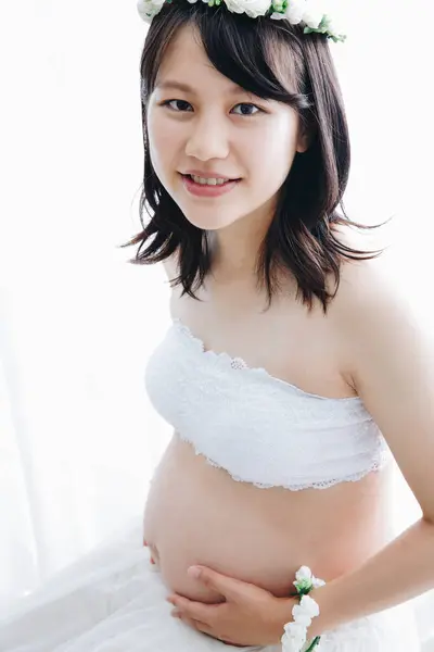 Молодая Беременная Женщина Крупным Планом Портрет — стоковое фото