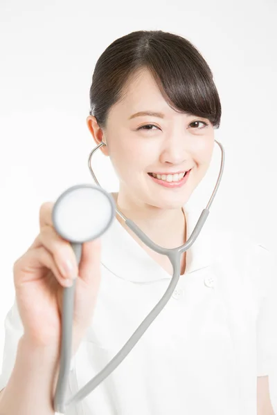 Asiatico Medico Femminile Con Stetoscopio — Foto Stock