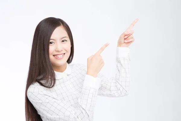Στούντιο Πλάνο Της Όμορφης Γιαπωνέζα Gesturing Δάχτυλα Δείκτη Της Απομονώνονται — Φωτογραφία Αρχείου