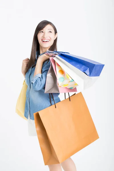 Hermosa Mujer Japonesa Sonriente Con Bolsas Compras Mirando Hacia Otro —  Fotos de Stock