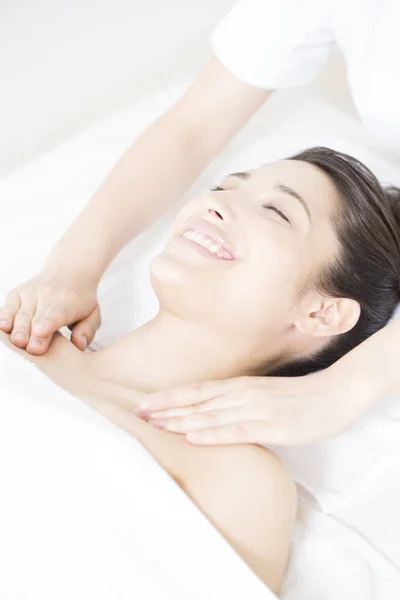 Mulher Japonesa Recebendo Tratamento Massagem Spa Salão Beleza Spa — Fotografia de Stock