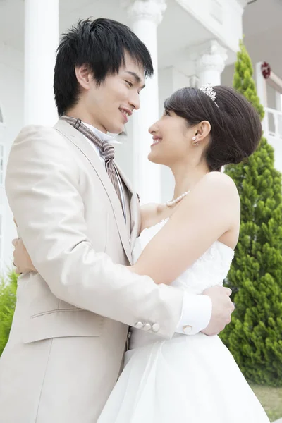 Portret Piękny Młody Azji Ślub Para Przytulanie — Zdjęcie stockowe
