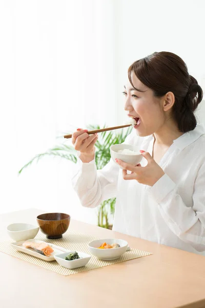 Asian Woman Eating Food Chopsticks Home — Stock Photo, Image