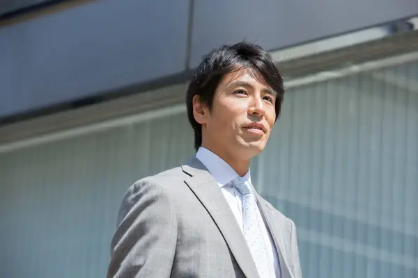 Fiatal Japán Üzletember Utcán — Stock Fotó