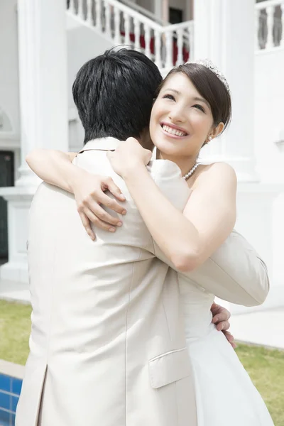 Retrato Bela Feliz Jovem Asiático Casamento Casal Abraçando — Fotografia de Stock