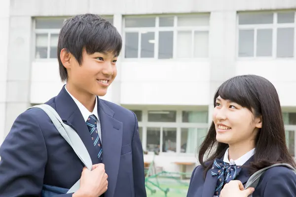 Портрет Молодых Японских Студентов Сумками Школе — стоковое фото