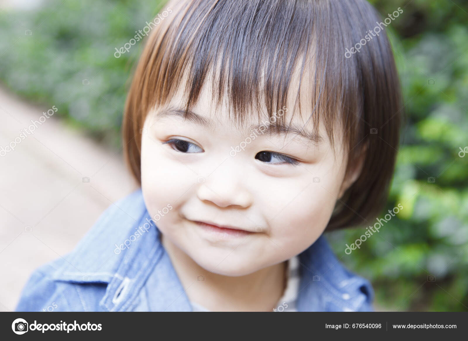 Portrait Cute Japanese Child Outdoors — Stock Photo